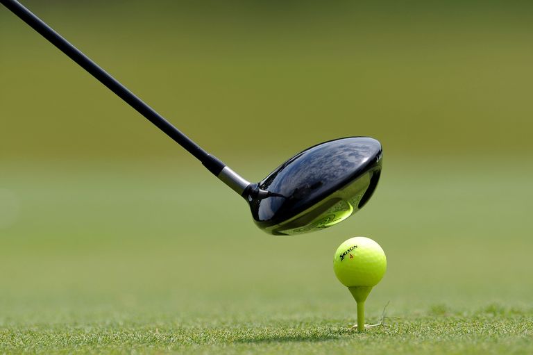 X'inhu ċentru tal-gravità fil Clubs Golf u Kif ma taffettwa shots?